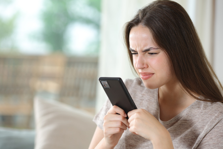 Si le téléphone a longtemps été l’objet emblématique de la parole, il est aujourd’hui de moins en moins utilisé… pour téléphoner. (crédit: Adobe Stock)