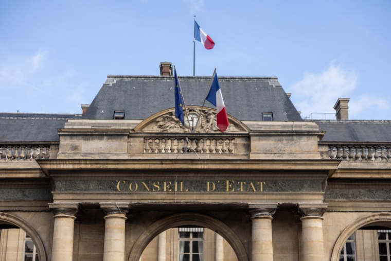 Des associations saisissent le Conseil d'État contre les cases genrées "Monsieur" ou "Madame" ( AFP / Guillaume BAPTISTE )