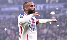 Lacazette lâche une bombe sur son avenir à Lyon