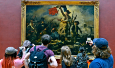 Pour environ 80% des visiteurs, l'expérience du Louvre se résume à quelques œuvres qui se concentrent sur seulement 1/7ème des espaces d'exposition. (crédit : Adobe Stock)