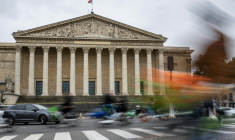 Onze voix pour, 37 contre: les députés ont largement rejeté en commission la partie recettes du budget de l'Etat pour 2026, ce qui annonce des débats difficiles pour le gouvernement dans l'hémicycle à partir de vendredi ( AFP / Martin LELIEVRE )