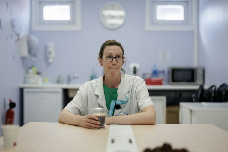 La pédiatre Christelle Pierrot à l'unité d'accueil pour enfants en Danger (Uaped) installée dans le centre hospitalier sud francilien (CHSF) à Corbeil-Essonnes, près de Paris, le 30 juin 2026 ( AFP / Simon WOHLFAHRT )