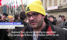 Paris: des centaines d'agriculteurs devant l'Assemblée nationale