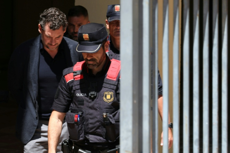 Jonathan Andic sous escorte policière à Martorell près de Barcelone en Espagne le 19 mai 2026 ( AFP / Lluis GENE )