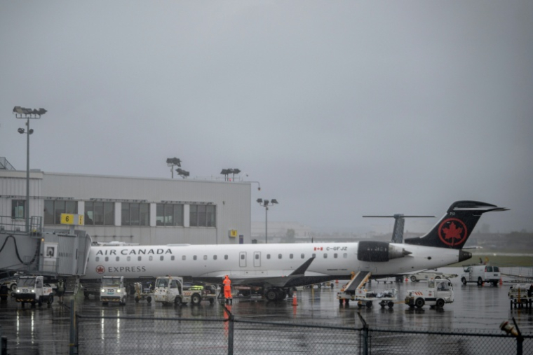 Un avion d'Air Canada sur le tarmac de l'aéroport Pierre-Elliott Trudeau de Montréal, Québec, Canada, le 17 août 2025 ( AFP / ANDREJ IVANOV )