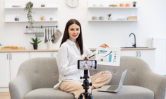 Les "finfluenceurs" rendent la finance accessible, mais la semaine de l’éducation financière alerte sur les risques cachés derrière certaines pratiques comme le copytrading ou les systèmes de Ponzi. (Crédit photo : Shutterstock)