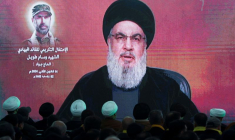 Le chef du Hezbollah, Sayyed Hassan Nasrallah, prononce un discours télévisé lors d'une cérémonie commémorative à Khirbet Silem, dans le sud du Liban