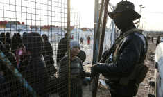 Forces syriennes déployées à al-Hol, le 21 janvier 2026 ( AFP / OMAR HAJ KADOUR )