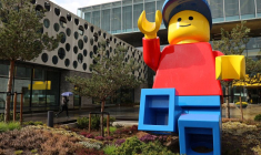 Vue d'une figurine Lego à l'extérieur du siège de la société à Billund