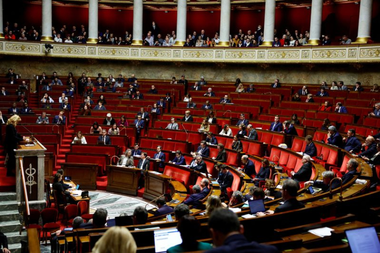 Des députés assistent à un débat à l'Assemblée nationale sur un projet de loi visant à interdire la corrida
