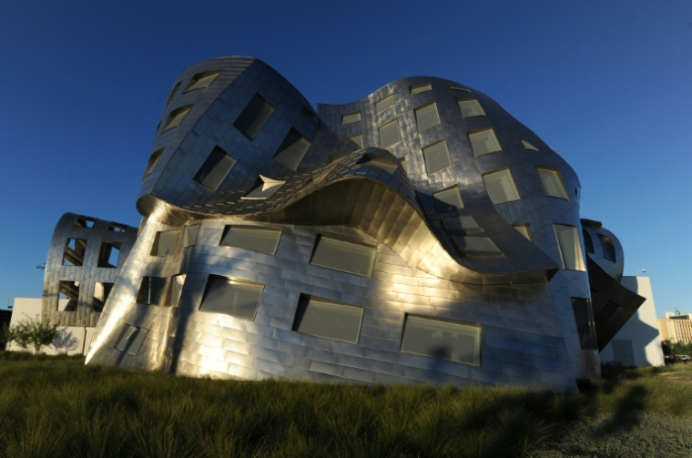 La clinique Lou Ruvo réalisée par l'architecte américano-canadien Frank Gehry, le 12 octobre 2010 à Cleveland, dans le Nevada  ( AFP / MARK RALSTON )