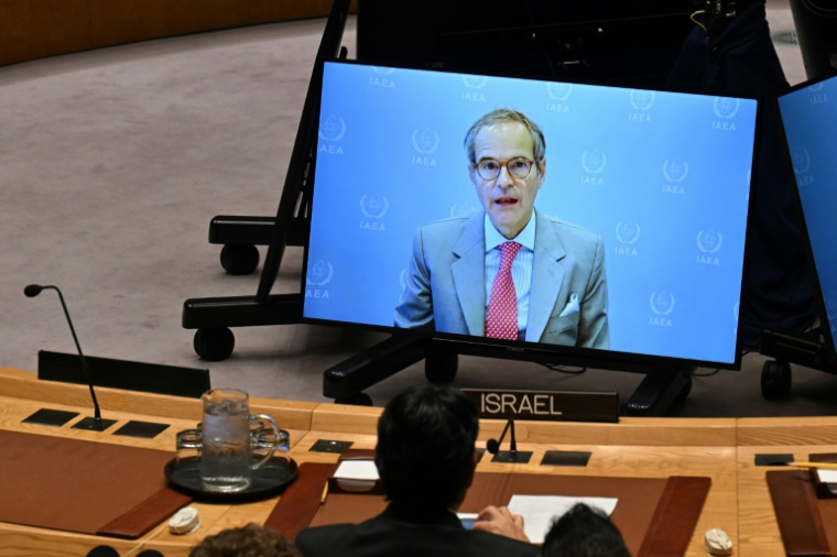 Le directeur général de l'Agence internationale de l'énergie atomique (AIEA), Rafael Grossi, s'exprime par visioconférence devant le Conseil de sécurité de l'ONU à New York, le 20 juin 2025 ( AFP / ANGELA WEISS )