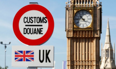 Une maquette d'un panneau routier douanier est visible au parc à thème "mini-Europe" à Bruxelles