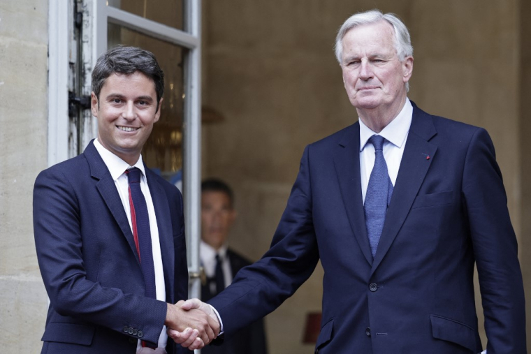 Gabriel Attal et Michel Barnier à Paris, le 5 septembre 2024. ( POOL / STEPHANE DE SAKUTIN )