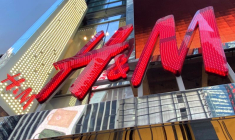 LE BÉNÉFICE DE H&M DÉPASSE LES ATTENTES AU 3E TRIMESTRE, LE REDRESSEMENT SE POURSUIT