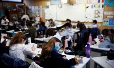 FRANCE/CORONAVIRUS: LA VACCINATION POUR LES ENSEIGNANTS DEVRAIT DÉBUTER MI-AVRIL