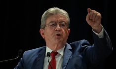 Jean-Luc Mélenchon à Saint-Pierre-des-Corps, le 16 novembre 2025. ( AFP / JEAN-FRANCOIS MONIER )