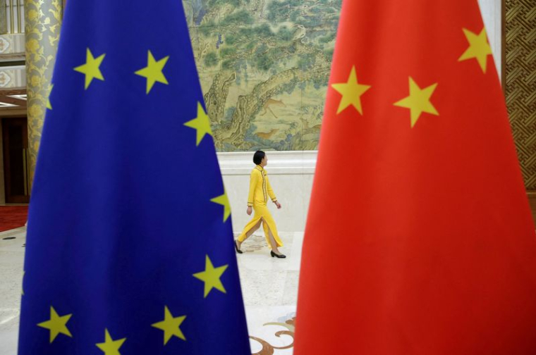 Les drapeaux de l'UE et de la Chine