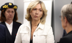 La présidente d'Ile-de-France Mobilités (IDFM) Valérie Pécresse à L'Hay-les-Roses, le 2 juillet. ( POOL / CHARLY TRIBALLEAU )