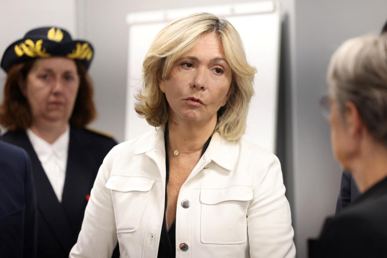 La présidente d'Ile-de-France Mobilités (IDFM) Valérie Pécresse à L'Hay-les-Roses, le 2 juillet. ( POOL / CHARLY TRIBALLEAU )