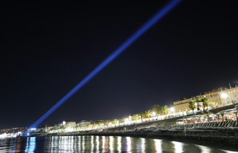 Quelque 45.000 foyers ont été momentanément privés d'électricité, à Nice et sur les communes voisines, après l'incendie  un poste électrique situé dans le quartier des Moulins, photographie de la ville prise le 14 juillet 2024. ( AFP / Valery HACHE )