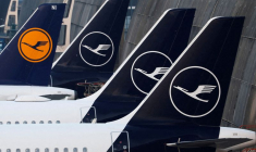 Des avions Lufthansa stationnés à l'aéroport de Francfort