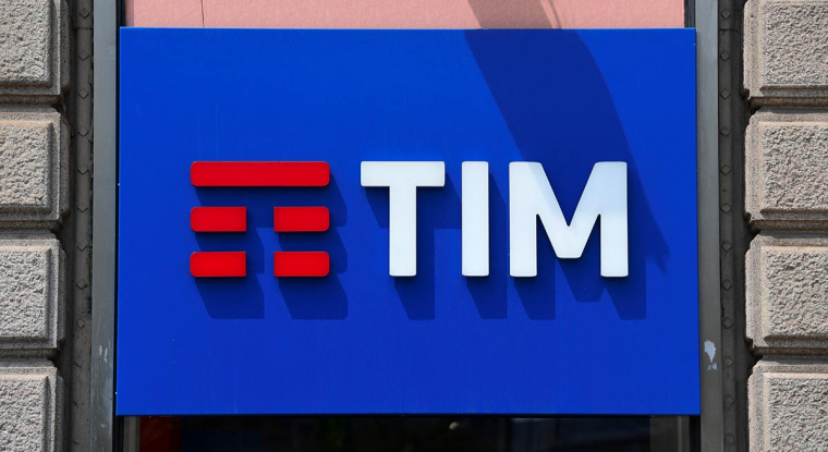 Le gouvernement italien et le fonds KKR vont annoncer une offre conjointe pour racheter le réseau fixe de Telecom Italia (TIM). (© AFP)