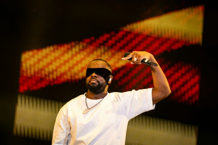le chanteur et rappeur congolais Gims sur la scène du festival de rap Golden Coast à Corcelles-les-Monts, près de Dijon, le 6 septembre 2025 en Côte d'Or ( AFP / ARNAUD FINISTRE )