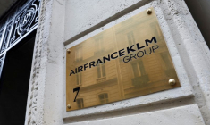 Photo d'archives: Le logo d'Air France-KLM est visible sur la façade de son bâtiment