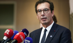 Le ministre du Travail Jean-Pierre Farandou à Paris avant la conférence Travail et Retraites le 4 novembre 2025 ( AFP / Thibaud MORITZ )