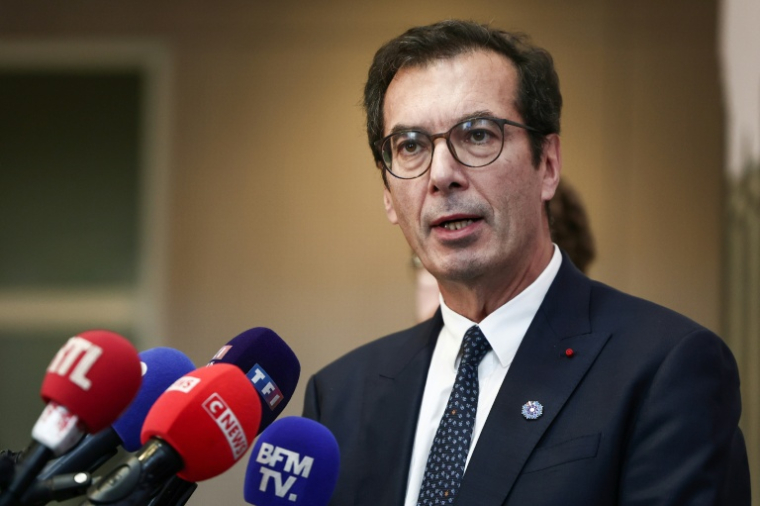 Le ministre du Travail Jean-Pierre Farandou à Paris avant la conférence Travail et Retraites le 4 novembre 2025 ( AFP / Thibaud MORITZ )