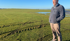 Cathal Berry, un ancien membre des forces spéciales irlandaises, à  The Curragh, dans l'ouest de Dublin, 1e 19 décembre 2025 ( AFP / Peter MURPHY )