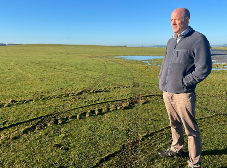 Cathal Berry, un ancien membre des forces spéciales irlandaises, à  The Curragh, dans l'ouest de Dublin, 1e 19 décembre 2025 ( AFP / Peter MURPHY )