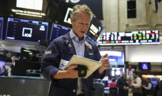 Un opérateur à la Bourse de New York le 30 octobre 2025 ( AFP / ANGELA WEISS )
