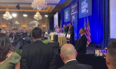 Donald Trump arrive au gala de la presse reprogrammé