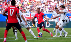 Une petite Angleterre bat la seule nation invaincue du Mondial 2010