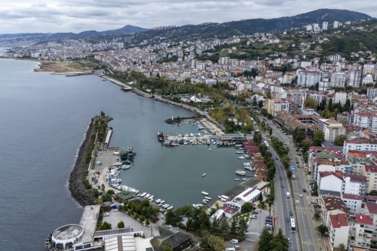 La côte de la mer Noire vue depuis le littoral de Trabzon, le 15 septembre 2026, en Turquie ( AFP / Yasin AKGUL )