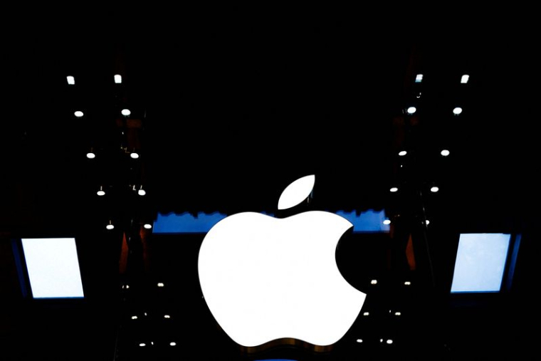 Logo Apple dans un magasin Apple à Paris