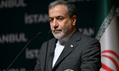 Le ministre iranien des Affaires étrangères, Abbas Araghchi, s'exprime lors d'une conférence de presse en marge de la 51e session du Conseil des ministres des Affaires étrangères de l'Organisation de la coopération islamique (OCI), le 22 juin 2025 à Istanbul ( AFP / OZAN KOSE )