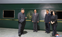 Kim Jong Un avant de partir pour Pékin, le 01 Septembre 2025 à Pyongyang, photo fournie par l'agence de presse nord-coréenne Korean Central News Agency (KCNA) ( KCNA VIA KNS / STR )