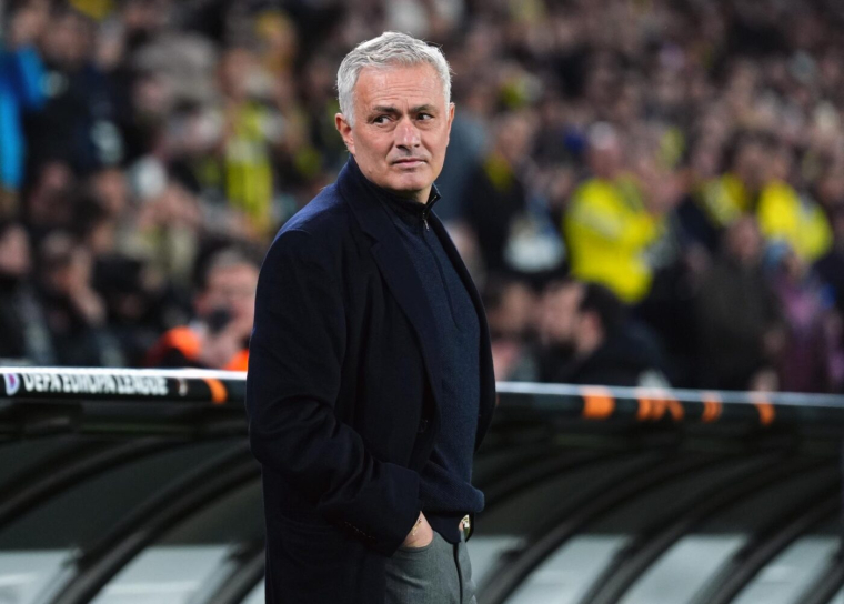 Quand José Mourinho fait mine de s’endormir en conférence de presse