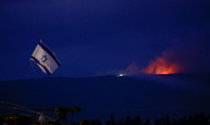 Les flammes s'élèvent au-dessus du Liban, vues depuis le nord d'Israël