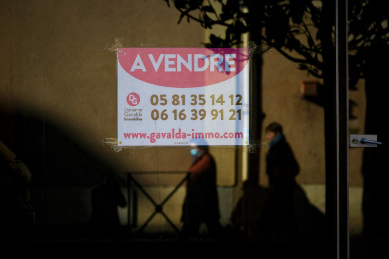 Selon la fédération Procos, il est "difficile de vendre plus ou d'augmenter suffisamment les prix" face à l'inflation pour de nombreux commerces ( AFP / VALENTINE CHAPUIS )