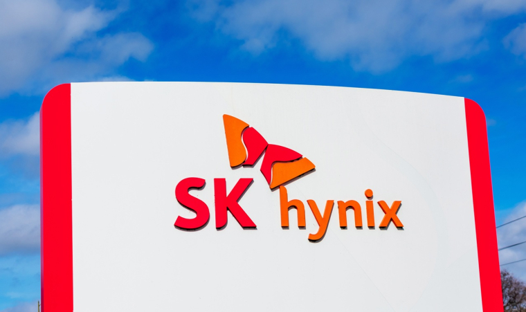&Agrave; San Jose, en 2020, le logo de SK hynix s&rsquo;expose devant son si&egrave;ge am&eacute;ricain, accompagn&eacute; de sa mascotte papillon (Cr&eacute;dits: Adobe Stock)