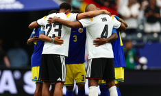 Une communion religieuse entre joueurs à la fin du match Allemagne-Curaçao
