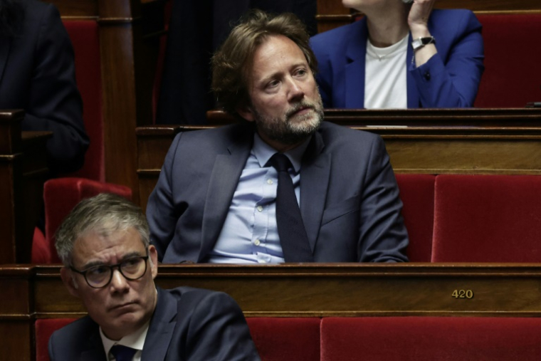 Le chef de file des députés socialistes Boris Vallaud et le premier secrétaire du PS sortant Olivier Faure en séance au Parlement, le 27 mai 2025 à Paris ( AFP / STEPHANE DE SAKUTIN )