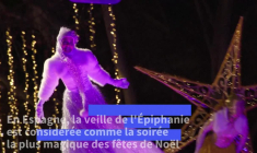 Espagnols et touristes célèbrent l'arrivée des Rois mages à Madrid