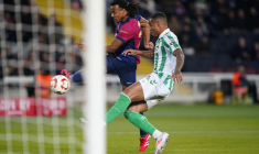 Privé d’un doublé face au Betis, Jules Koundé se moque de la VAR