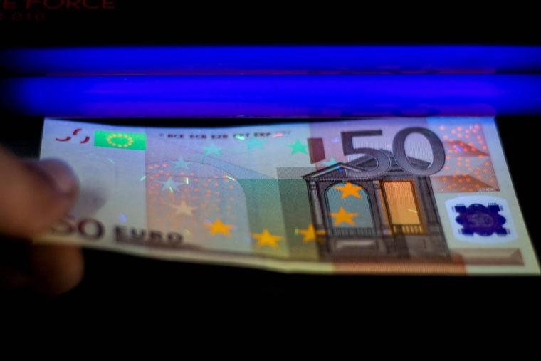 Attention aux faux billets en circulation !- iStock-ilkaydede.jpg