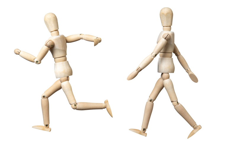 L'énergie nécessaire pour parcourir 3km est plus élevée pour la course à pied que pour la marche. (crédit : Adobe Stock)